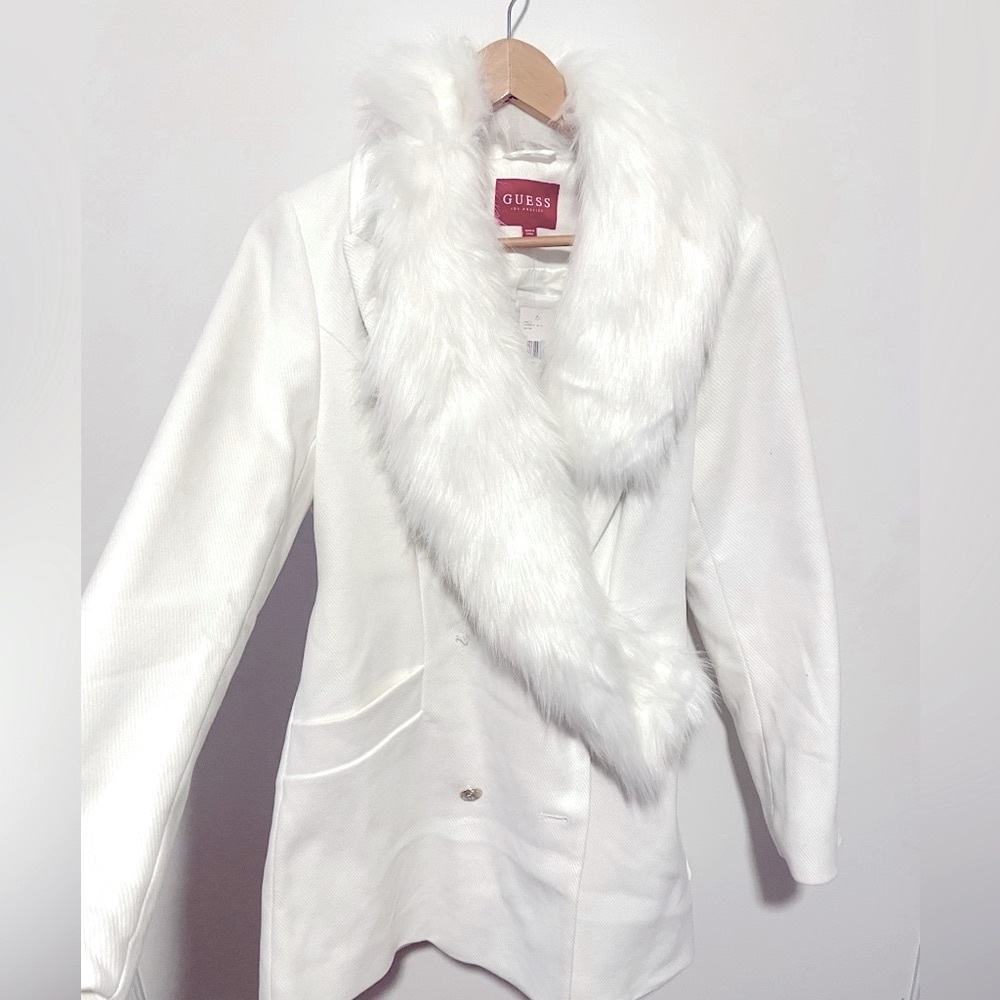 Guess white coat women’s large fur trim collar